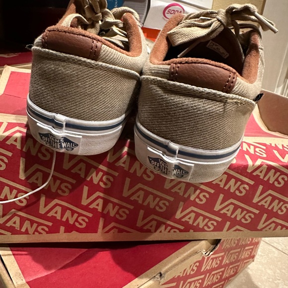 Vans - Picture 3 of 4